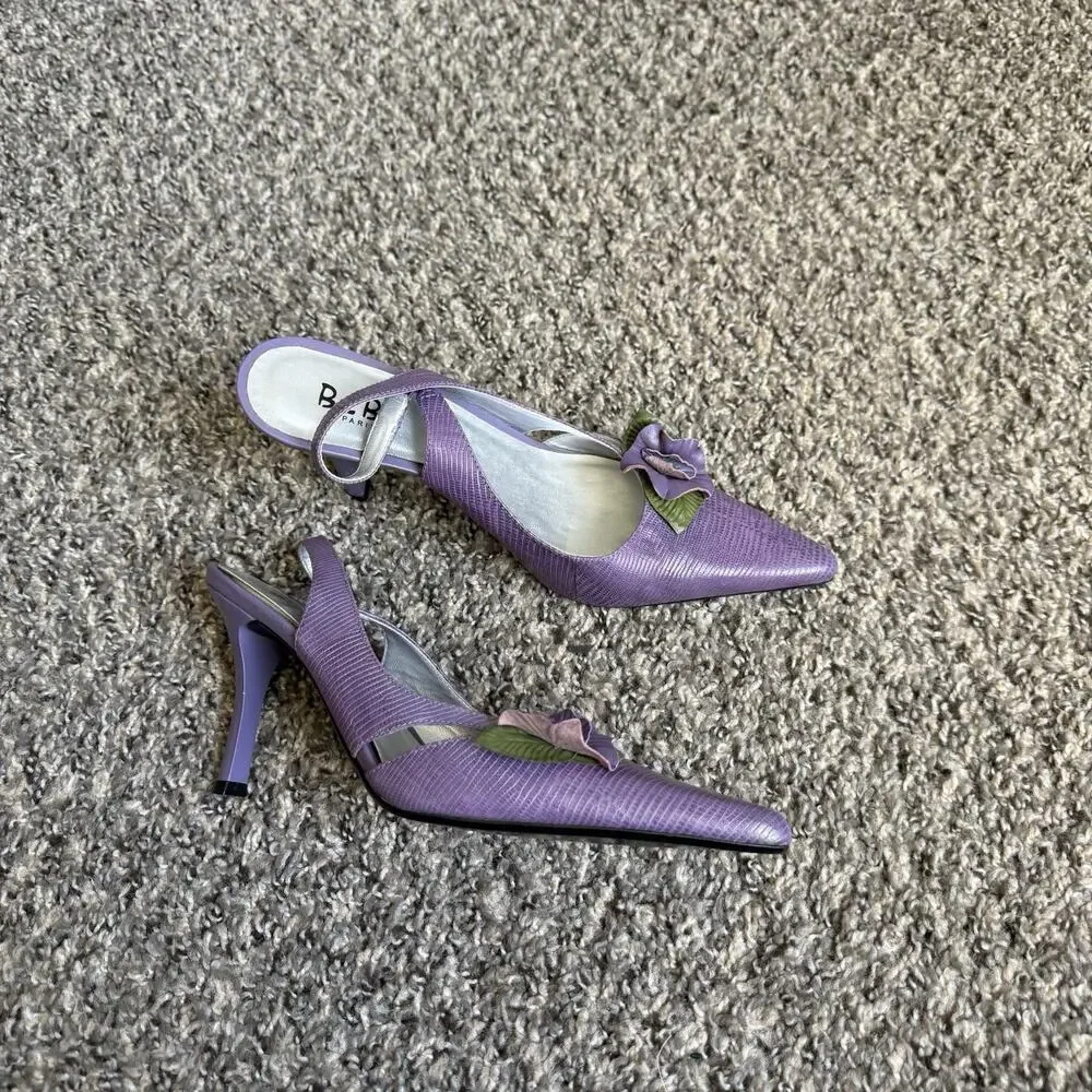 VTG BCBG Paris Pointed Toe Snake Leather Heels 7.5 Flower Appliqué 90s Y2K